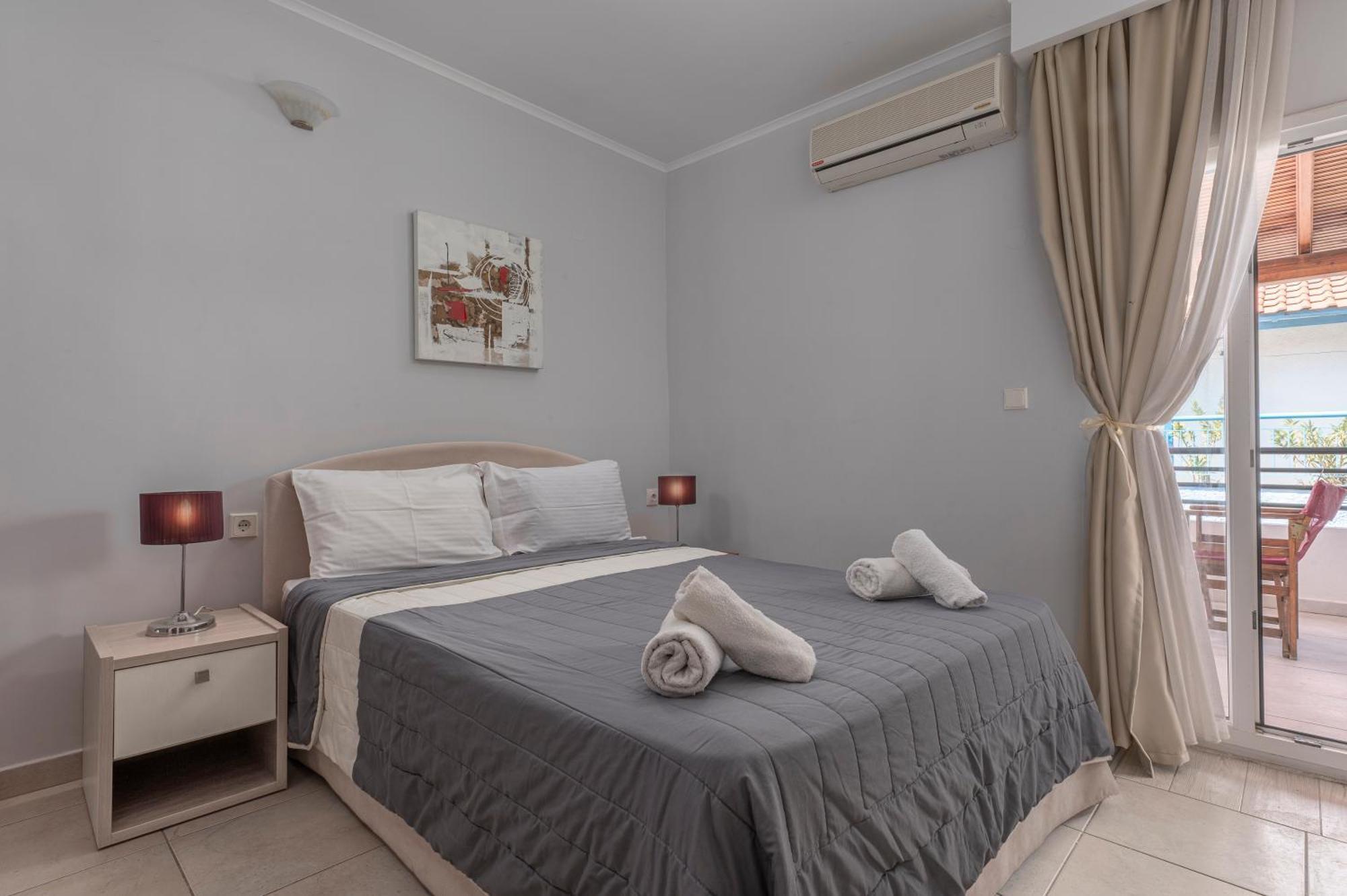 Adonis Hotel Pefkochori Rum bild